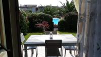 Bazén v ubytovaní Il Giardino di Laura - Sirmione alebo v jeho blízkosti