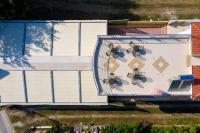 Pohľad z vtáčej perspektívy na ubytovanie Jolandas Suites