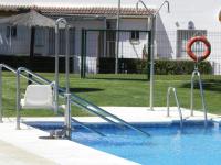 Bazén v ubytování Faro II Holiday Home nebo v jeho okolí