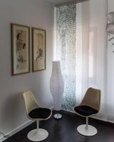 A seating area at CRUdiS Luxury rooms