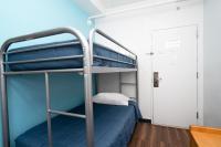 Ein Bett oder Betten in einem Zimmer der Unterkunft West Side YMCA