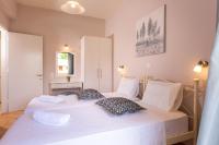 Łóżko lub łóżka w pokoju w obiekcie Relax Studios Corfu