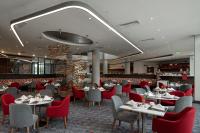 Crowne Plaza - Dar Es Salaam by IHGにあるレストランまたは飲食店
