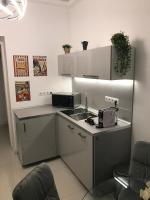 Kuchyňa alebo kuchynka v ubytovaní City Corso Apartman