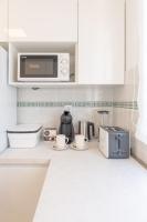 Kuchyň nebo kuchyňský kout v ubytování Spacious Family Apartment MM