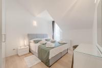 Postel nebo postele na pokoji v ubytování Spacious Family Apartment MM
