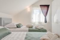 Postel nebo postele na pokoji v ubytování Spacious Family Apartment MM