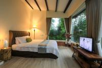 a hotel room with a bed and a television at Zhen Shan Zhuang B&amp;B in Yuanshan