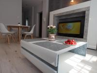 Televízia a/alebo spoločenská miestnosť v ubytovaní Grand-Tourist Amber Rose Apartment