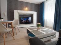 Televízia a/alebo spoločenská miestnosť v ubytovaní Grand-Tourist Amber Rose Apartment
