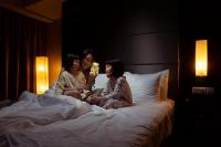 The Waterfront Hotel Kuchingにあるベッド