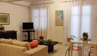 A television and/or entertainment centre at Appartamento a due passi dal mare