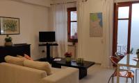 A television and/or entertainment centre at Appartamento a due passi dal mare