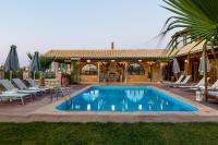 Bazén v ubytovaní Golden Sand Beach Villa alebo v jeho blízkosti