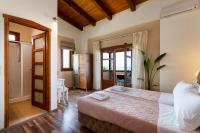 Posteľ alebo postele v izbe v ubytovaní Golden Sand Beach Villa