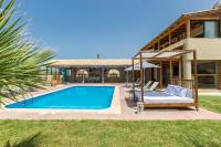 Bazén v ubytovaní Golden Sand Beach Villa alebo v jeho blízkosti