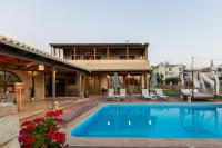 Bazén v ubytovaní Golden Sand Beach Villa alebo v jeho blízkosti
