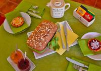 Jedlo v ubytovaní bed & breakfast alebo blízkom okolí