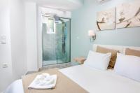 Łóżko lub łóżka w pokoju w obiekcie Christina Beach Hotel