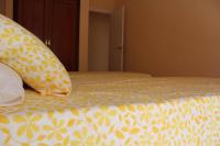 A bed or beds in a room at Renovado y muy cerca del centro urbano