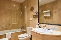Koupelna v ubytování Suites Barrio de Salamanca