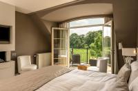 Postel nebo postele na pokoji v ubytování Van der Valk Hotel Groningen-Westerbroek