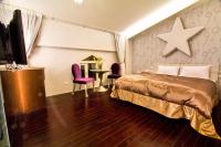 a hotel room with a bed and a star on the wall at Formosa Vacation Village Homestay in Ren&#39;ai