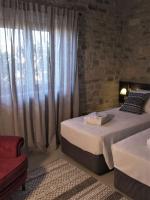 Postel nebo postele na pokoji v ubytování Casa Della Vita Gouves Cretan Luxury Villa