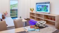 Televízia a/alebo spoločenská miestnosť v ubytovaní Apartments Presslauer - Mori