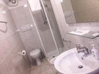 A bathroom at B&B Villa Sophie