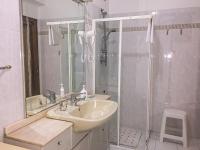A bathroom at B&B Villa Sophie