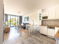 Kuchnia lub aneks kuchenny w obiekcie VacationClub - Pionierów 6, Apartament 25