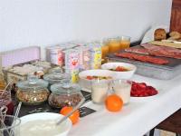 Jedlo v ubytovaní bed & breakfast alebo blízkom okolí