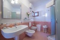 A bathroom at Villa Eos
