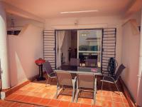 Posedenie v ubytovaní Fantastic 3-Bedroom Holiday Home including Tennis and Pool Near Golf Course