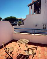 Balkón alebo terasa v ubytovaní Fantastic 3-Bedroom Holiday Home including Tennis and Pool Near Golf Course