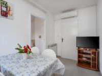 Telewizja i/lub zestaw kina domowego w obiekcie Apartments Folo
