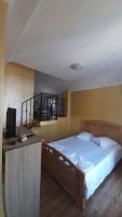 Ein Bett oder Betten in einem Zimmer der Unterkunft Hotel Evrazia