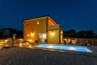 Bazén v ubytovaní House - Villa Skyline alebo v jeho blízkosti