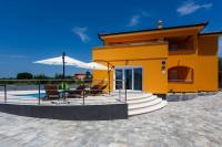 Bazén v ubytovaní House - Villa Skyline alebo v jeho blízkosti
