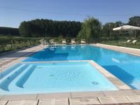 The swimming pool at or close to Agriturismo La Cascinetta