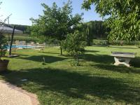 A garden outside Agriturismo La Cascinetta