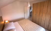 Posteľ alebo postele v izbe v ubytovaní Ceratonia Apartments