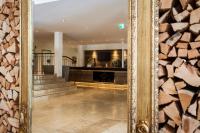 Lobby alebo recepcia v ubytovaní Posthotel Pfunds