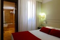 Postel nebo postele na pokoji v ubytování Grupotel Gravina