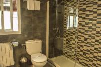 A bathroom at Vivienda Rural Rio Cerezuelo