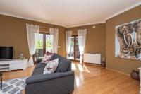 Telewizja i/lub zestaw kina domowego w obiekcie Zen Luxury Apartments