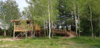 a tree house in the middle of the woods at LA CABANE PERCHEE in Villelaure