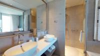 Koupelna v ubytování The Level at Melia Barcelona Sky