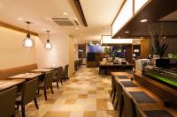 Natural Hot Spring SUPER HOTEL Kumamoto Chamber of Commerceにあるレストランまたは飲食店